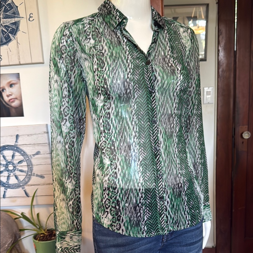 NWT northern reflections size small Green Patterned Reptile Shirt sheer